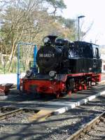 99 4802 ist zur Zeit wieder auf der Insel Rgen im Einsatz , hier zu sehen im Bahnhof Ghren am 24.04.13 gegen 13:25 Uhr