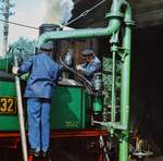 Als Anfang der 80er Jahre des vorigen Jahrhunderts den Schmalspurbahnen der DDR die vollständige Stilllegung  drohte, versuchte man dem mit der Montage mehrerer verschieden gestimmter