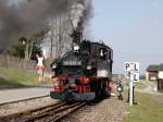 99 1516-6 beim umsetzen im Bahnhof Schnheide am 11.04.09.