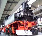 BR 99 1579-4 des schsichen Schmalpurmuseum steht am 05.10.08 mit EDV-Schilder in der Fahrzeughalle der Pressnitztalbahn.