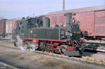 Am 06.02.1990 wartete Lok  »99_1582-8«  [Hartmann 3592 Bj.1912] in Oschatz auf weitere Aufgaben.