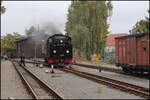 991761-8 fährt iim Bahnhof Radeburg am 6.10.2025 um 11.21 Uhr zum Wasser fassen!