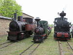 Parallelfahrt auf drei Spurweiten beim 2. Märkischen Feldbahnfest am 13.05.2017 im Ziegeleipark Mildenberg.
Links die „LoWa“ des Ziegeleiparks Mildenberg auf 630 mm, daneben die Krauss-Lokomotive aus Nürnberg auf 500 mm und rechts die No. 54 I K auf 750 mm.
