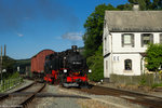 Die aus Cranzahl fahrende 99 1793 mit einem Güterzug am 20.06.2016