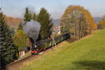 99 1773-3 der Fichtelbergbahn am 29.10.2021 am Ortsausgang Cranzahl