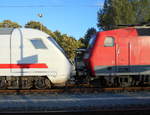 Die 120 144 hing als Schlußlok,am IC 2424 Berlin Südkreuz-Binz,am 26.August 2018,hinter dem Steuerwagen.Aufnahme in Bergen/Rügen.