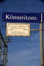 Unmittelbar neben der der Eisenbahnbrücke zwischen Dresden Mitte  und Dresden Neustadt geht die Marienbrücke in die Könneritzstraße über.Leonce Robert Könneritz - 