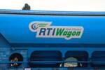 Beschriftung an RTI Railtrans Wagon Tadns Kaliwagen am 31.01.26 in Hanau Hafen von einen Gehweg aus fotografiert