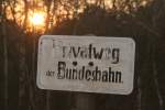 Sonnenuntergang am  Privatweg der Bundesbahn  in Radbruch am 21.03.2011 – zu einem Zeitpunkt, als die Bundesbahn schon seit 6.288 Tagen aufgehrt hatte zu existieren.