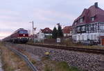 EBS 132 334-4 mit dem RE 16996  Weihnachtswald-Express  von Erfurt Hbf nach Goslar, am 10.12.2017 in Erfurt-Gispersleben.