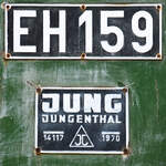 Die Fabrikschilder an der 1970 gebauten Hybridlokomotive EH 159, so gesehen Ende September 2025 am Hauptbahnhof in Oberhausen.