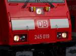 Die Scheinwerfer von 245 019 am 23.12.14 in Frankfurt Hbf 