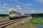 232 004 mit einem Kesselzug am 11.05.2016 auf der Oderbrücke bei Frankfurt (Oder). 