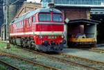 Am 19.09.1991 steht DR-Diesellok 120 353 im Bw. Leipzig Wahren