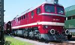 Bw2 Nürnberg-Rangierbf__Lokschau zum 90sten Jubiläum 1993. 220 295-0 ex V 200 295 ex 120 295 (DR);“Taiga-Trommel“, LTS-Lokomotivfabrik Lugansk,1970; lt. ‘https://eisenbahn-museumsfahrzeuge.de‘ seit 2012 betriebsfähige Lokomotive in regulärem Einsatz für ein privates Eisenbahnverkehrsunternehmen. __07-08-1993