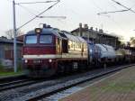 Fotogterzug mit 120 295-1 legt eine kurze Pause im Bahnhof Artern ein. Der Zug kam aus Nebra, es war die Abschiedsfahrt fr den thringer Teil der Unstrutbahn am 12.11.2006. Seid Ende 2006 ruht dort der Verkehr. 