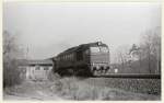 120 273 mit Gterzug auf der Strecke Berlin-Dresden am Schrankenposten 63 in Rckersdorf.