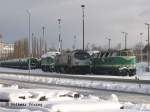 Drei Dieselloks von ITL: 118 002,  Blue Tiger  250 007 und eine  Taigatrommel  (ex BR 120 DR) whrend ihrer Sonntagsruhe in Dresden-Hafen, 18.12.2005  