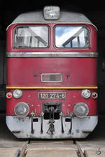 Die Diesellokomotive 120 274-6 Mitte August 2018 im Eisenbahnmuseum Arnstadt.