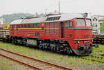 Am 24. April 2007 hilft die DR-V200 220 507 der Leipziger Eisenbahn-Verkehrs-Gesellschaft  bei Gleisbauarbeiten. 