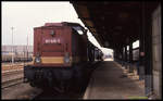 201628 wartet hier am 21.3.1992 um 12.43 Uhr vor dem 8412 nach Quedlinburg im Bahnhof Aschersleben auf die Abfahrt.