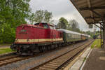 110 101-3 stand am Zugende des Sonderzugs am 14. Mai 2017 zum Bw-Fest in Nossen. Aufgenommen im Bahnhof Nossen. 