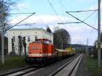 LOCON 201 (ex DR V100) mit einem Arbeitszug bei Durchfahrt in Friedrichsruh in Richtung Hamburg; 23.04.2010  