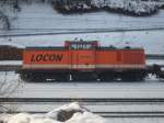 Locon 201 (201 211-0) steht am 15. Februar 2010 mit einem Bauzug im Gleisvorfeld von Kronach abgestellt.