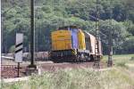 V142 der RBB hing an dem von 185 650-9 gezogenen Silowagenzug in Fahrtrichtung Sden. Aufgenommen zwischen Friedland(HAN) und Eichenberg am 04.06.2011.