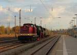 Die 201 101-3 der WFL zieht die 52 8131 und 2 Begleitwagen der WFL am 03.11.2013 durch Oranienburg.