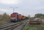 HTS 202 720-9 + Kley´s Bau Lok 14 mit einem Bauzug, am 04.11.2016 in Erfurt Nord.