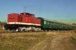 Am 31.10.09 war der Reichsbahnzug mit 112 708-3 der Eisenbahn-Nostalgie Chemnitz-Erzgebirge nahe Zwnitz unterwegs.