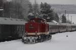 112 708 setzt sich am 13.02.10 im Bahnhof Schlettau an die Spitze des Zuges.