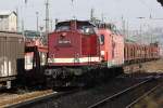 BR 202 646-6 der Erzgebirgsbahn wartet auf Rangierarbeiten mit BR 143 806-8 im Schlepp am 29.03.2011 im Chemnitzer Hbf..