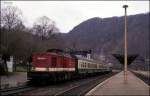 202534 mit P 19435 am 21.3.1991 um 14.20 Uhr im Bahnhof Thale.