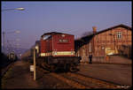 112313 am 17.3.1990 um 8.32 Uhr mit einem Personenzug im Bahnhof Ellrich in Richtung Nordhausen.