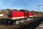 MaS 112 481-7 wartet am 30.10.2021 in Neudietendorf auf den D 349 aus Hamburg-Harburg, den sie dann als D 79648 nach Eisenach über Meiningen am Zugschluss unterstützen wird.