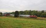 204 311-5 MTEG (202 311-7)fuhr am 24.09.17 dem Anti-Drogenzug REVOLUTION TRAIN von Schleiz über Plauen/V. oberer Bahnhof, Vojtanov und Aš nach Selb Stadt. Hier ist der Zug bei der Ausfahrt in Schleiz zu sehen.