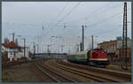 Köthen vor dem großen Umbau (VII): 112 565-7 erreicht mit dem Sonderzug 74338 den Bahnhof Köthen.