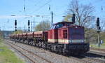 SKL Umschlagservice Magdeburg GmbH & Co. KG, Magdeburg mit  202 466-9  [NVR-Nummer: 92 80 1202 466-9 D-SKLUS] und einem Ganzzug Schüttgutkippwagen am 27.04.21 Durchfahrt Bf. Saarmund.