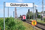 Relikte aus Vergangener Zeit 202 250 fährt in passener Farbgebung durch Güterglück in Richtung Magdeburg.