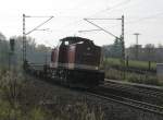 BR 112 565-7 der Pressnitztalbahn GmbH kurz vor Crimmitschau aus Richtung Werdau mit Flachwagenzug. Aufnahmezeitpunkt: 25.10.2008 13:15 Uhr. War ne schne berraschung!