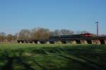 112 331 mit Personenzug am 18.04.2010 bei Kssern auf der Muldebrcke