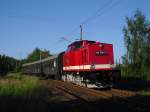 112 708-3 der RISS hatte am 05.06.10 den SEM Sondezug am Hacken. Sie fuhr von Chemnitz nach Wernigerode. Hier ist sie in Dennheritz kurz vor Meerane.