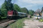 Am 29.05.1996 fhrt 202 416 + RB8659, nach Halt in Grfenwarth, weiter nach Schleiz. (KB-Dia)