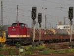 LEG 202 327-3 mit einem Bauzug mit Erdaushub an einer Gleisbaustellte in Grokorbetha; 26.08.2011