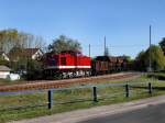 Die 112 708 am 16.10.2011 mit einem Fotogterzug bei der Einfahrt in Crawinkel.