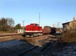 Die 112 708 mit einem Fotogterzug am 16.10.2011 bei der Einfahrt in Ohrdruf.