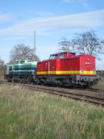 Am 15.04.2012 stand die 203 318 (DR 110 318;Umbau in 112 318;DB 202 318)e.g.o.o. Eisenbahngesellschaft Ostfriesland-Oldenburg mbH mit der 202 330 (DR 110 330;Umbau in 112 330;DB 202 330)Eisenbahnbetriebsgesellschaft Mittelrhein - EBM Cargo GmbH in Stendal.
