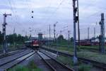 Hauptbahnhof Zwickau am frhen Morgen des 09.06.2012. 112 565 der PRESS stellt gerade einen Sonderzug, gebildet aus Wagen des VSE (Verein Schsischer Eisenbahnfreunde), auf Gleis 3, fr seine Fahrt nach Wernigerode und Bad Harzburg bereit.